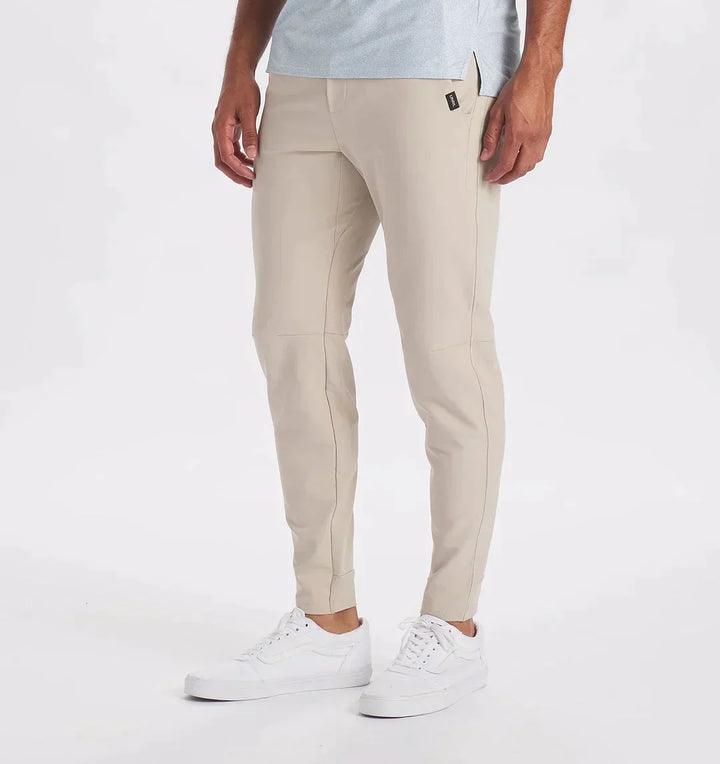 Pantaloni business da uomo esclusivi e oversize: una garanzia di stile elegante