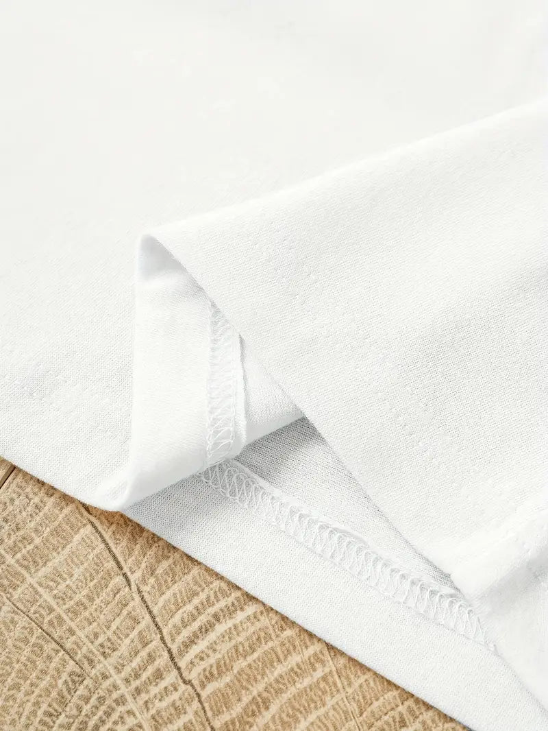 Elegante T-shirt bianca da donna con stampa floreale - perfetta per le calde giornate estive