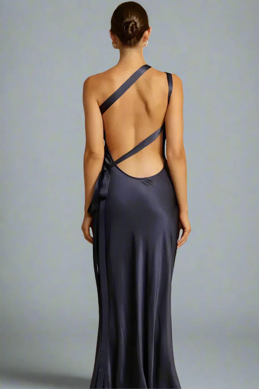 Indira | Elegante maxi abito da sera in satin con spallina singola