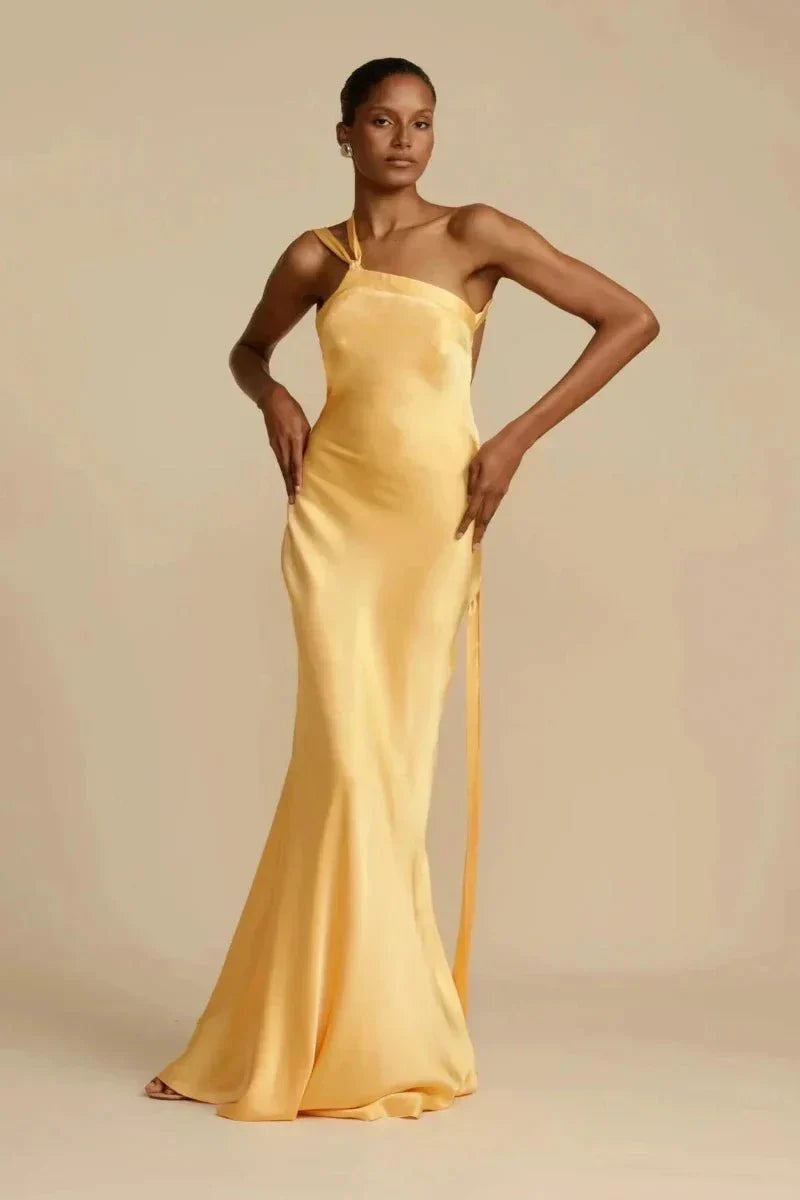 Indira | Elegante maxi abito da sera in satin con spallina singola