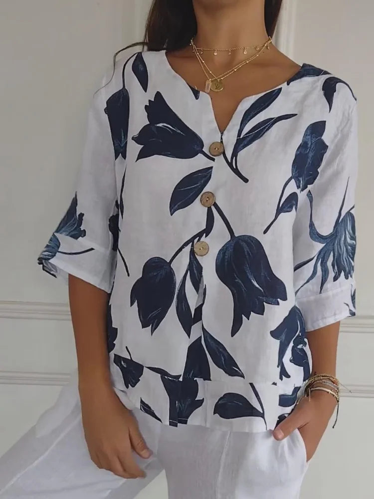 Elegante camicia estiva da donna con motivo floreale e pratica chiusura a bottoni