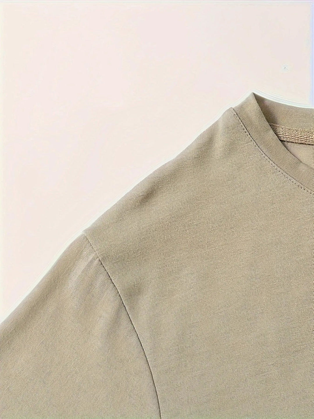 T-shirt Gerhard da uomo con motivo floreale e a onde di tendenza per uno stile unico