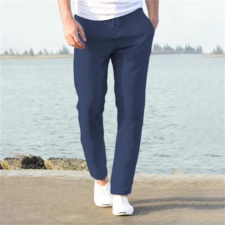 Pantaloni da uomo in lino, comodi e leggeri: un look elegante e piena libertà di movimento