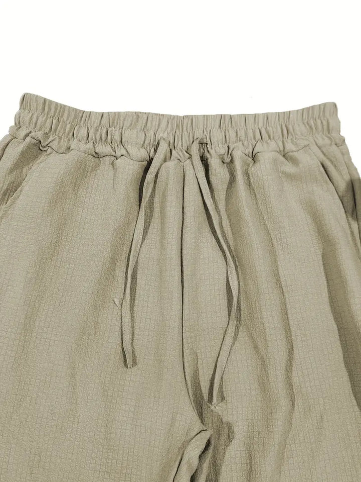 Pantaloni da uomo in lino, comodi e traspiranti, per un look casual ed elegante.