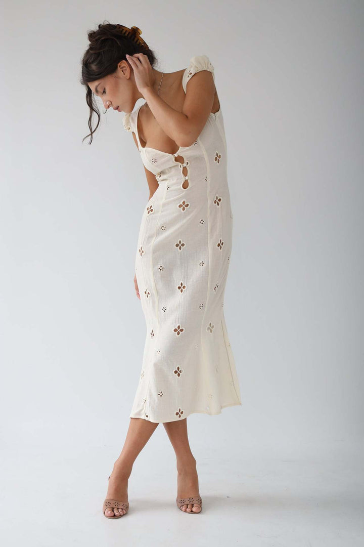 <html><body><p>Isabella - Elegante Vintage Abito Midi con Ricamo a Coda di Pesce</p></body></html>
