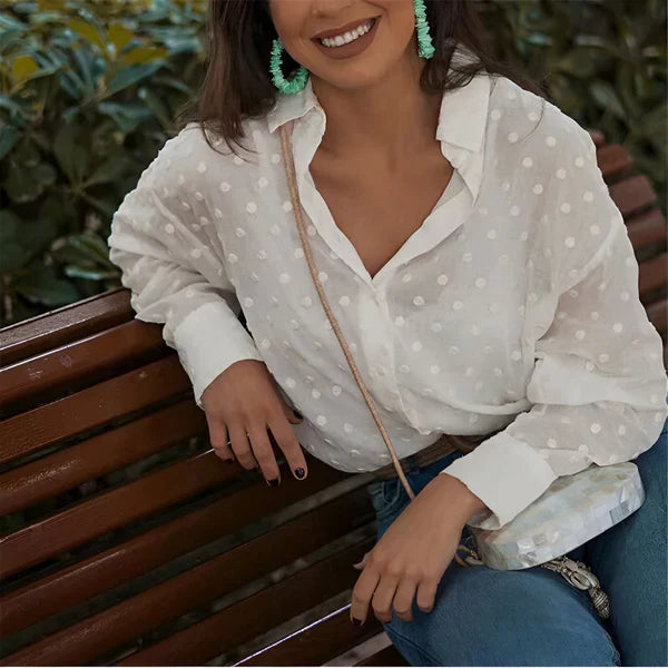 Laurien – Chic Polkadot Blouse voor een Stijlvolle Uiterlijk