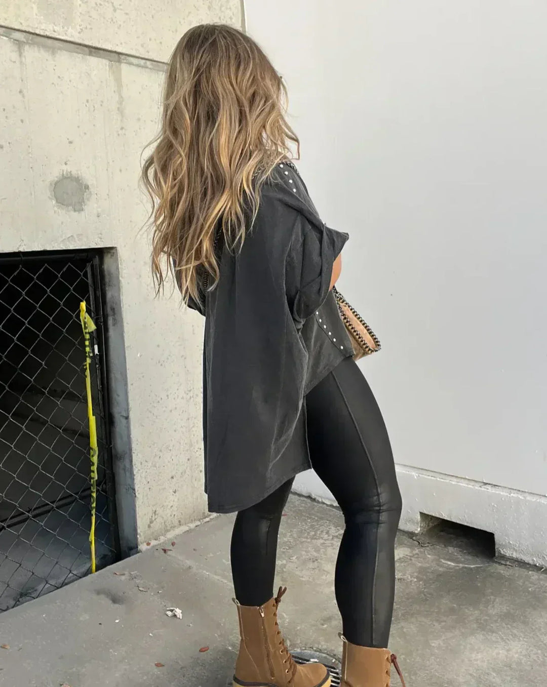 Elisa™ - Maglietta oversize con borchie