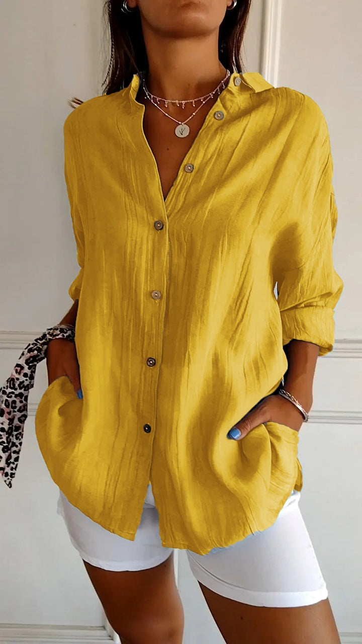 Elegante camicia estiva da donna con bottoni - perfetta per le giornate calde, una scelta fresca e alla moda