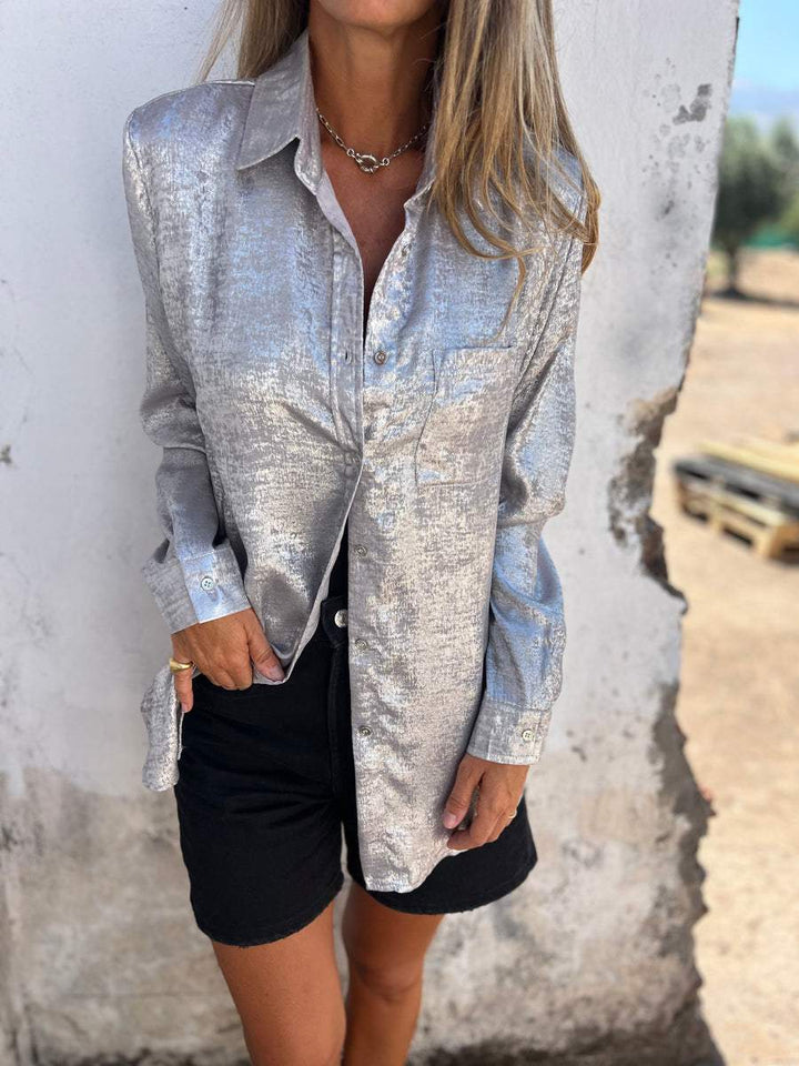 Elegante camicetta metallica da donna con colletto alla moda e design moderno