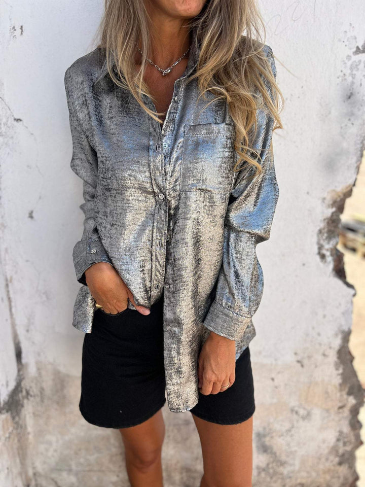 Elegante camicetta metallica da donna con colletto alla moda e design moderno