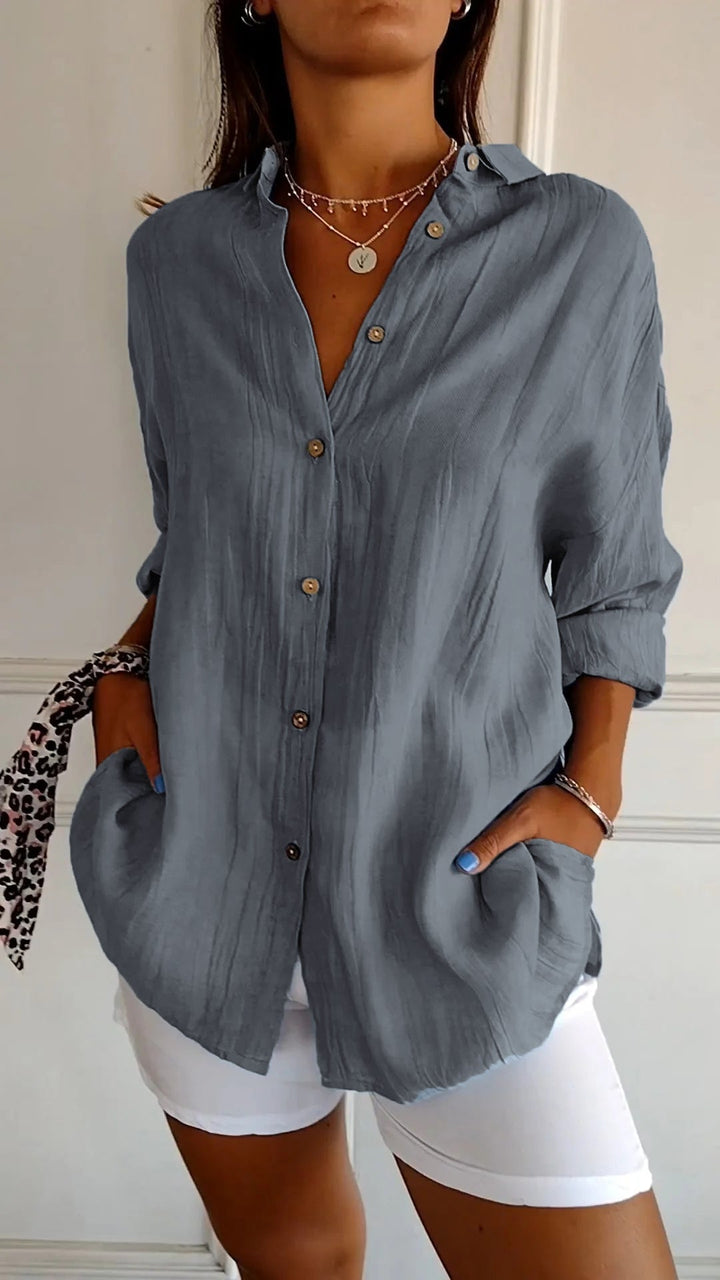 Elegante camicia estiva da donna con bottoni - perfetta per le giornate calde, una scelta fresca e alla moda
