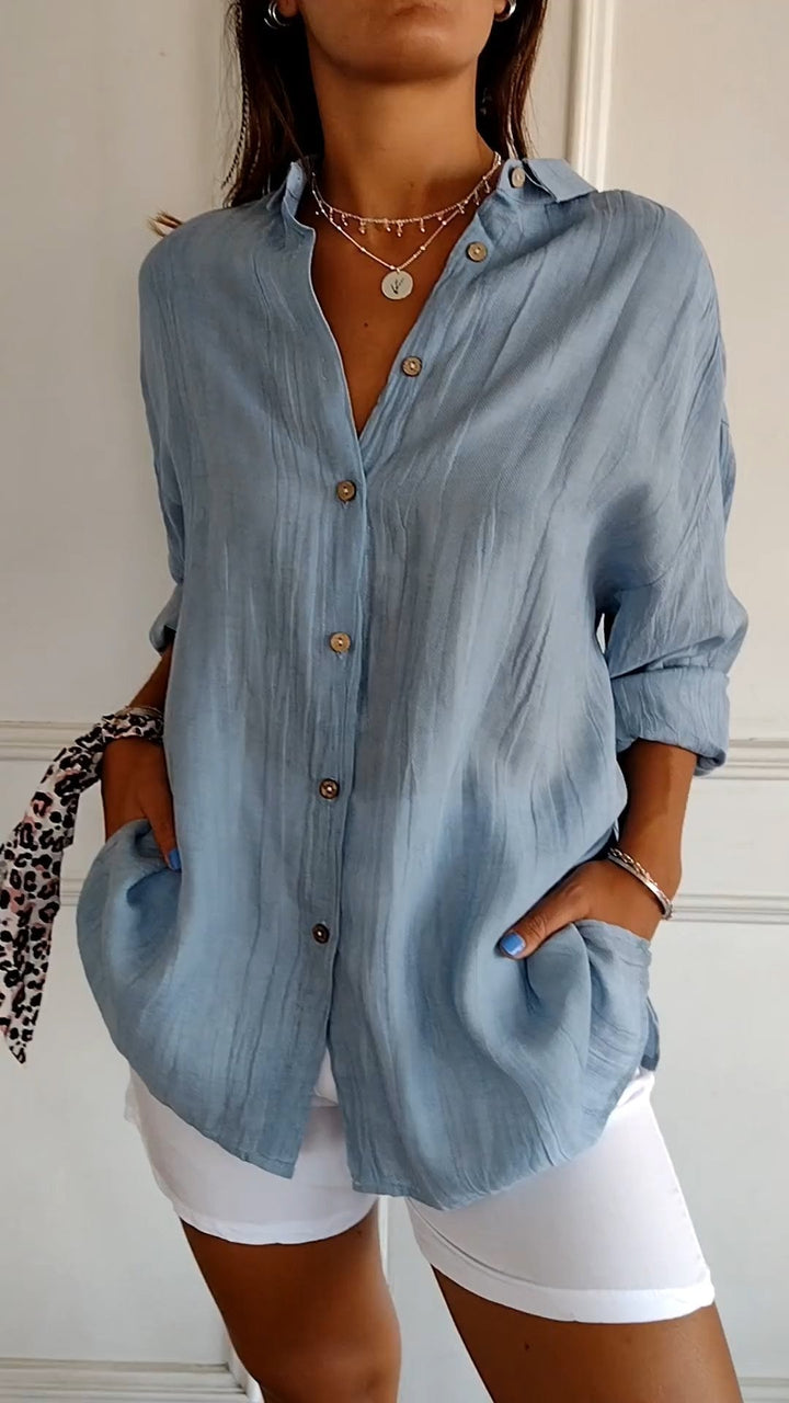 Elegante camicia estiva da donna con bottoni - perfetta per le giornate calde, una scelta fresca e alla moda