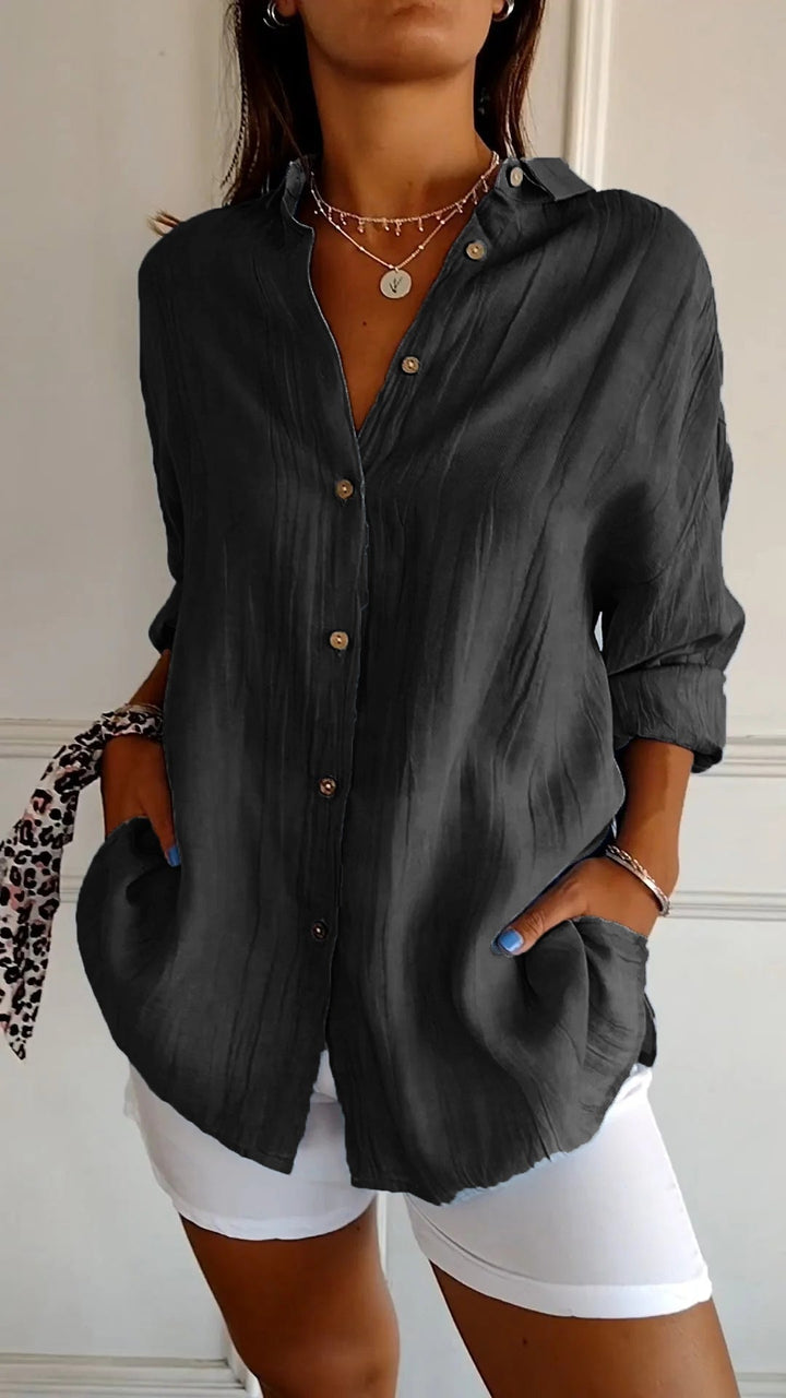 Elegante camicia estiva da donna con bottoni - perfetta per le giornate calde, una scelta fresca e alla moda