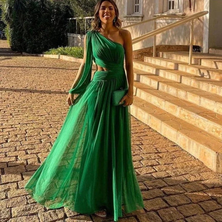 Stijlvolle groene maxi jurk met geplisseerd design en trendy asymmetrische schouder van Anna