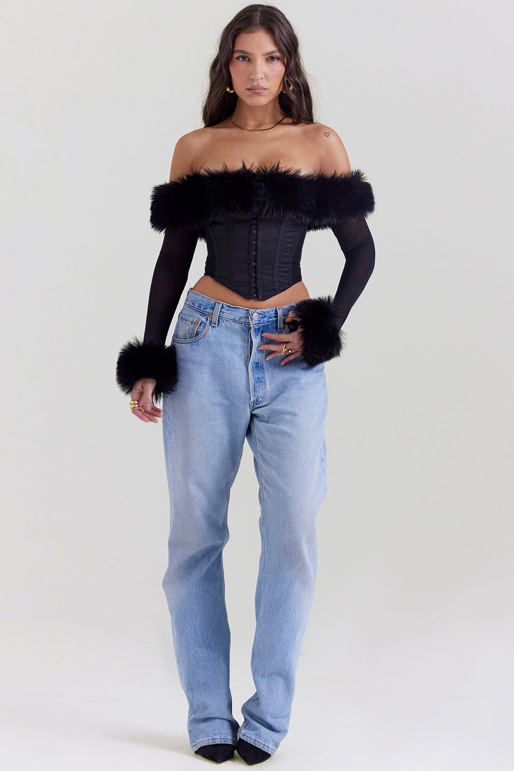 Elegante corsetto da donna nero con lussuosa pelliccia sintetica - eleganza e comfort eccezionali