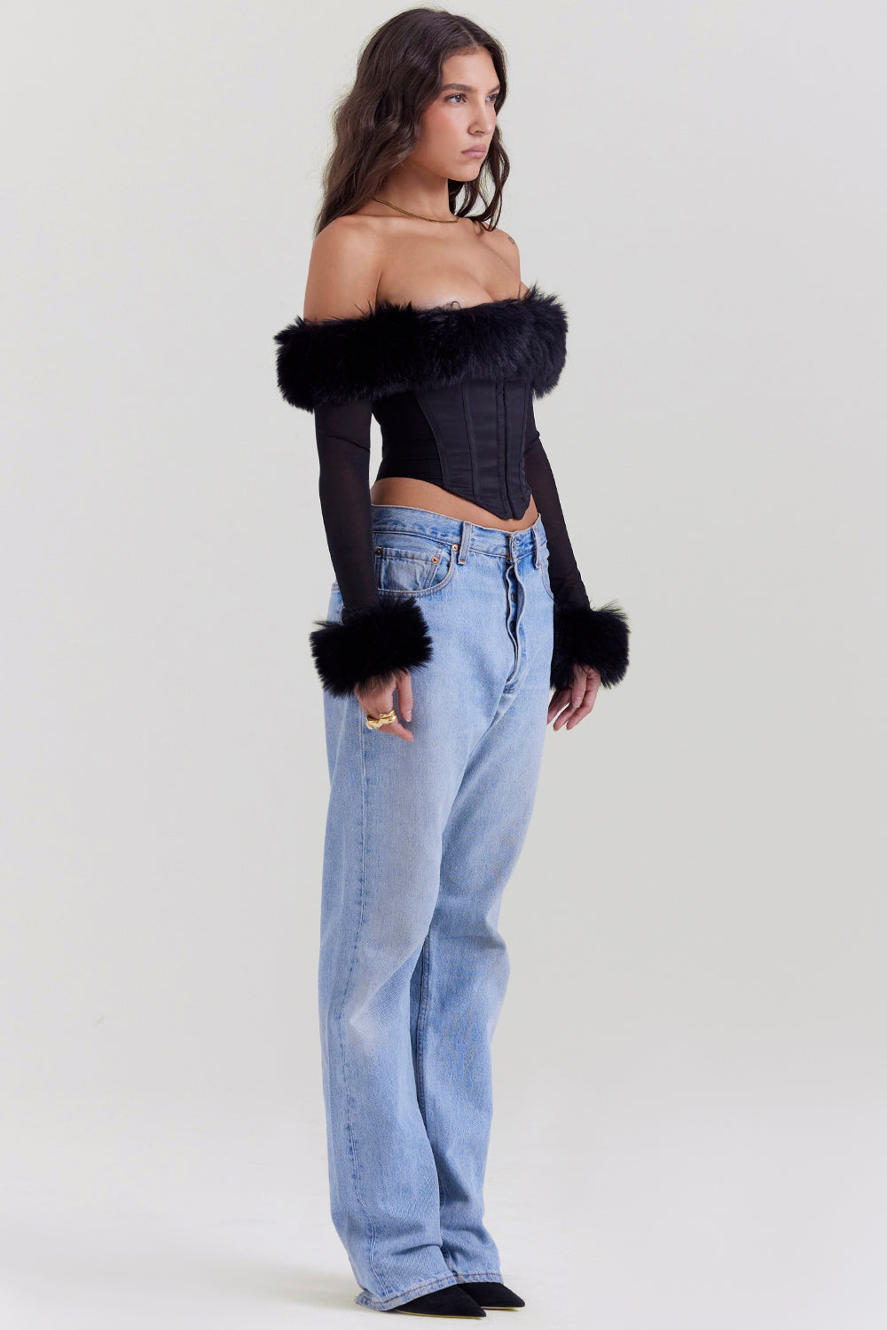 Elegante corsetto da donna nero con lussuosa pelliccia sintetica - eleganza e comfort eccezionali