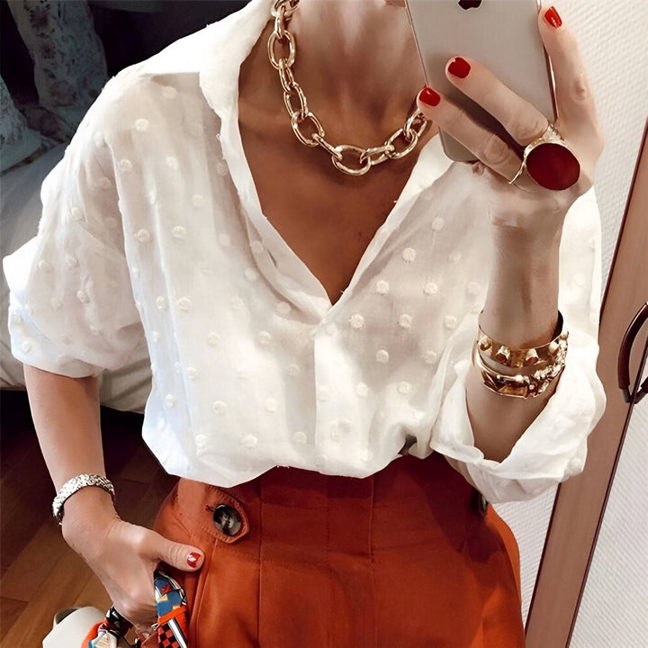 <p>Coline - Blusa Elegante con Dots Cerrando</p>