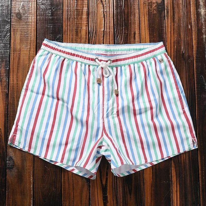 Pantaloncini da bagno a righe da uomo alla moda - comfort e stile in spiaggia