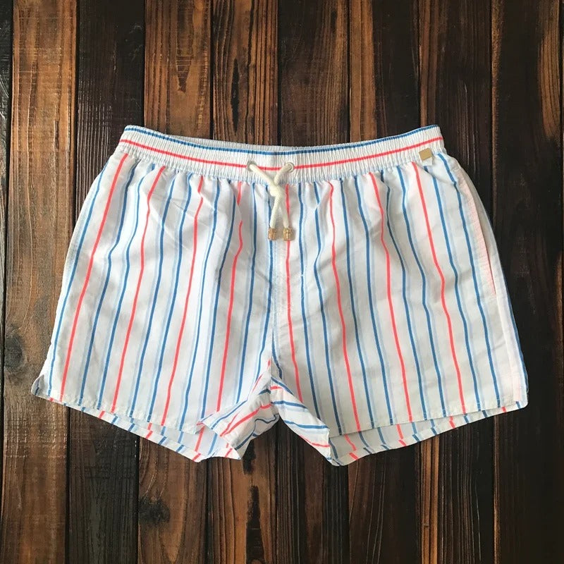 Pantaloncini da bagno a righe da uomo alla moda - comfort e stile in spiaggia