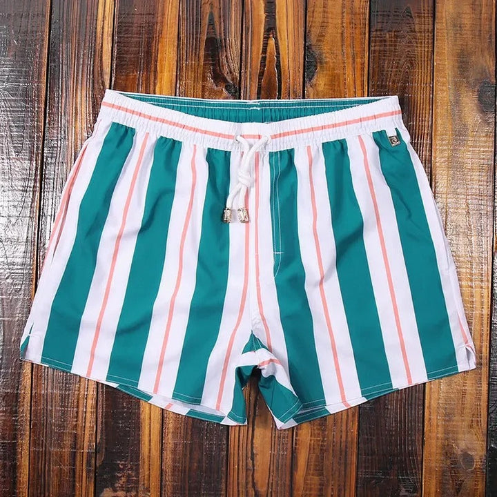 Pantaloncini da bagno a righe da uomo alla moda - comfort e stile in spiaggia