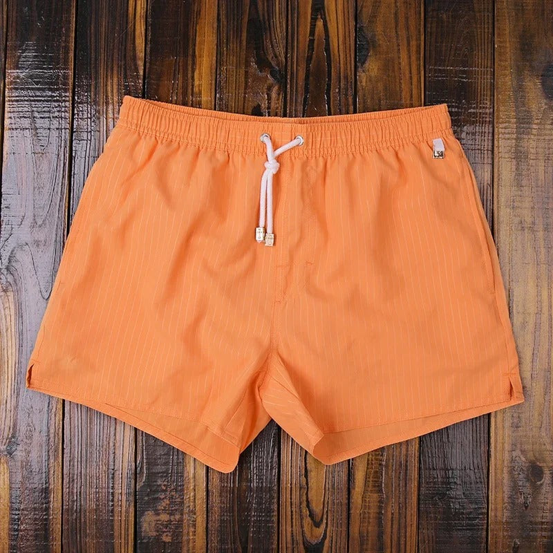 Pantaloncini da bagno a righe da uomo alla moda - comfort e stile in spiaggia