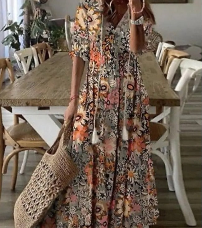 <html><body><p>Lilly - Elegante maxi dress con stampa floreale e maniche a metà con scollatura a V</p></body></html>