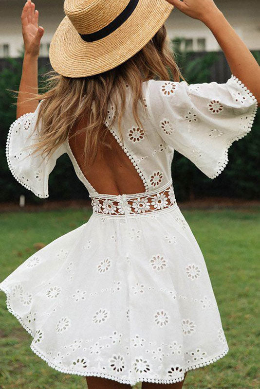 <div>Noor | Abito boho corto bianco Ibiza per un look estivo alla moda</div>