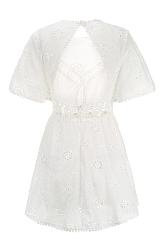 <div>Noor | Abito boho corto bianco Ibiza per un look estivo alla moda</div>