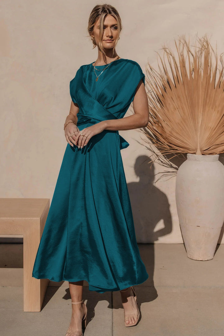 <Feline | Elegante Midi Abito da Sera dallo Stile Incantevole>