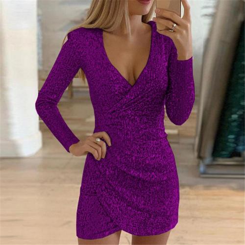 Elegante abito a busta da donna con sorprendenti finiture glitterate