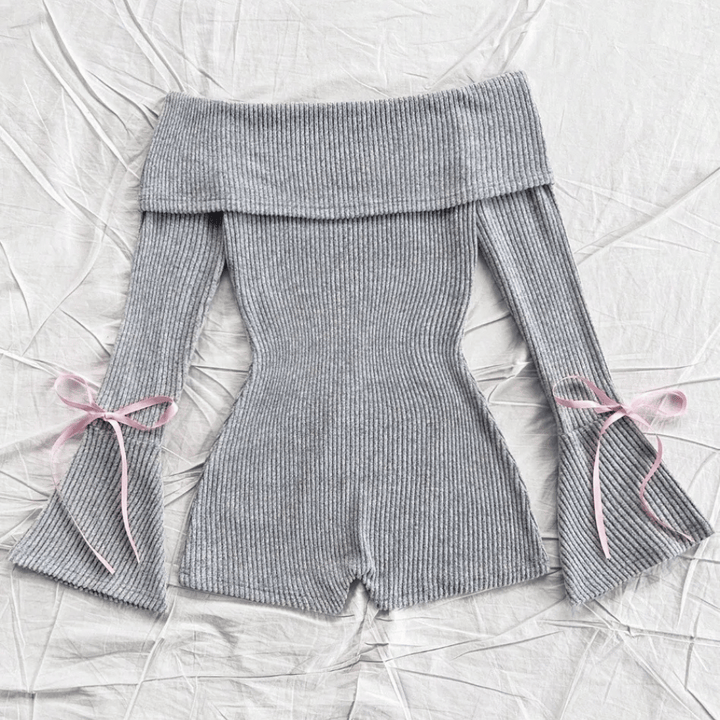 <p>Autunno - Rottura alla moda in maglia a coste scollata</p>